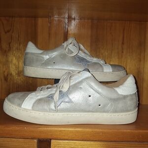 🌟 White Raven sneakers size 8